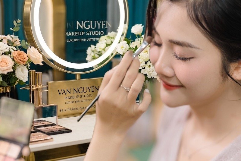 Top 10 tiệm makeup quận 1, Chuyên trang điểm đi tiệc - 39 Top 10 tiệm makeup quận 1, Chuyên trang điểm đi tiệc - 38