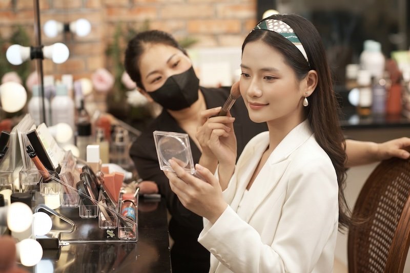 Top 10 tiệm makeup quận 3, Chuyên trang điểm đi tiệc - 42