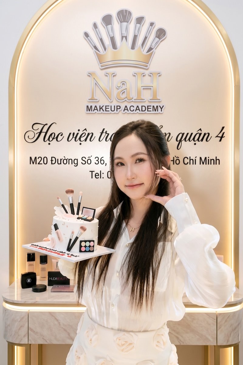 Top 10 tiệm makeup quận 4, Chuyên trang điểm đi tiệc - 37 Top 10 tiệm makeup quận 4, Chuyên trang điểm đi tiệc - 36