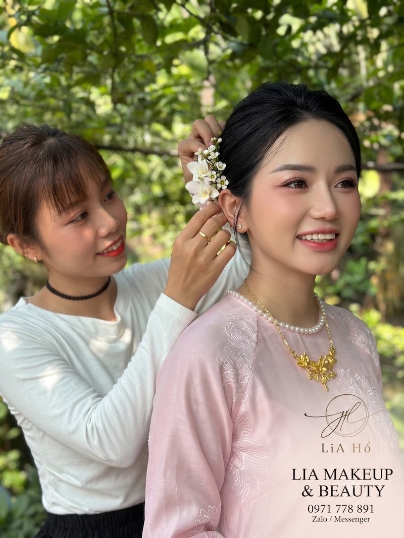 Top 10 tiệm makeup Tân Bình, Chuyên trang điểm đi tiệc - 41 Top 10 tiệm makeup Tân Bình, Chuyên trang điểm đi tiệc - 40